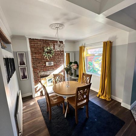 Cosy Two Bed Terraced House 7Min Drive From City Belfast Eksteriør bilde