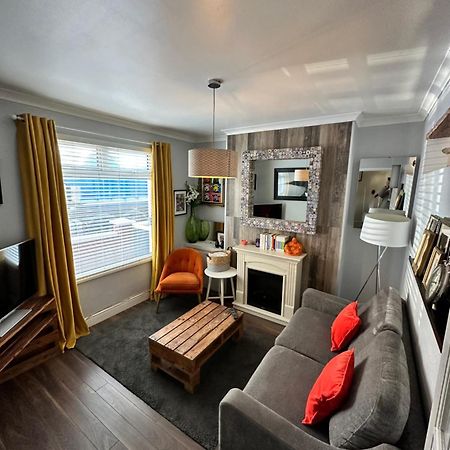 Cosy Two Bed Terraced House 7Min Drive From City Belfast Eksteriør bilde