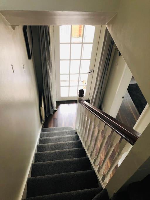 Cosy Two Bed Terraced House 7Min Drive From City Belfast Eksteriør bilde