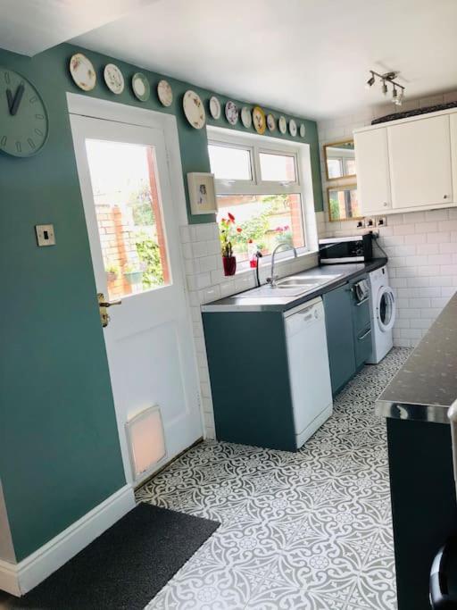 Cosy Two Bed Terraced House 7Min Drive From City Belfast Eksteriør bilde
