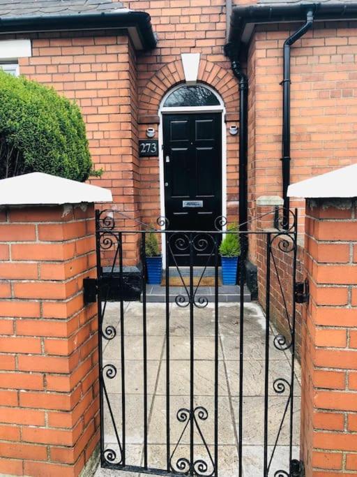 Cosy Two Bed Terraced House 7Min Drive From City Belfast Eksteriør bilde