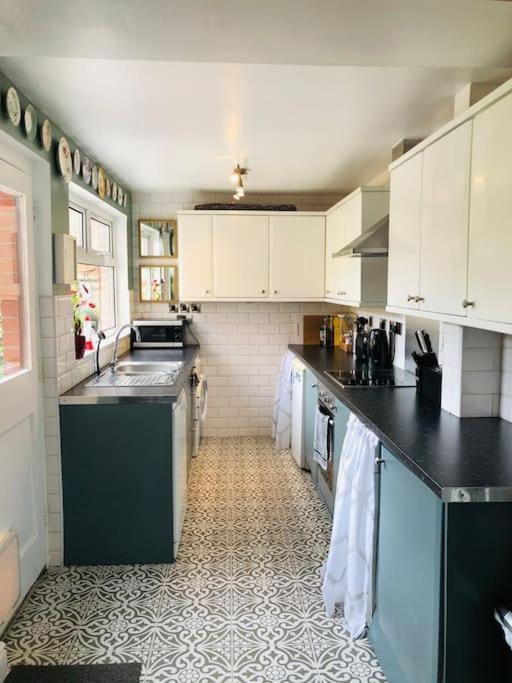 Cosy Two Bed Terraced House 7Min Drive From City Belfast Eksteriør bilde