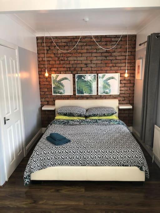 Cosy Two Bed Terraced House 7Min Drive From City Belfast Eksteriør bilde