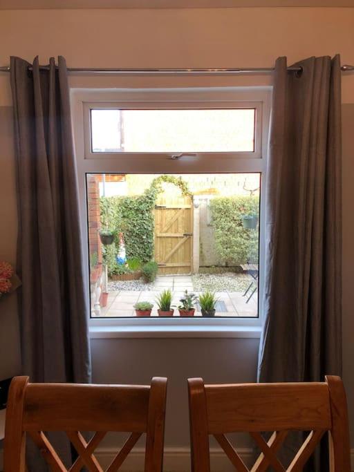 Cosy Two Bed Terraced House 7Min Drive From City Villa Belfast Eksteriør bilde