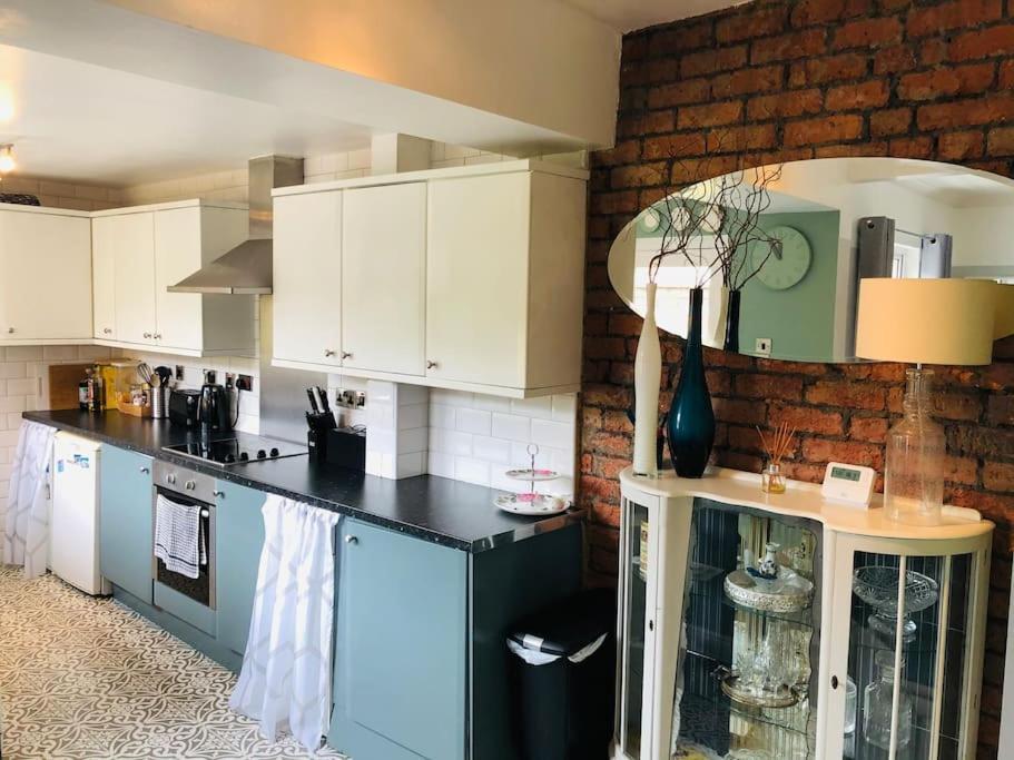 Cosy Two Bed Terraced House 7Min Drive From City Belfast Eksteriør bilde