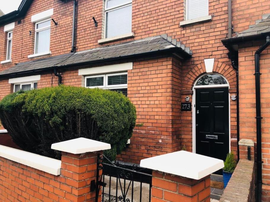Cosy Two Bed Terraced House 7Min Drive From City Belfast Eksteriør bilde