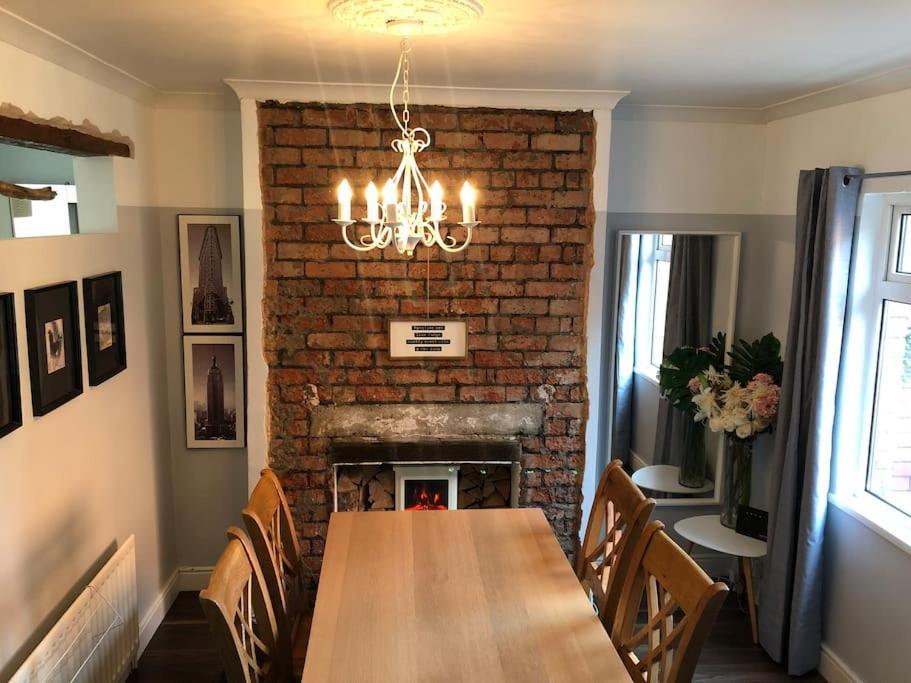 Cosy Two Bed Terraced House 7Min Drive From City Villa Belfast Eksteriør bilde