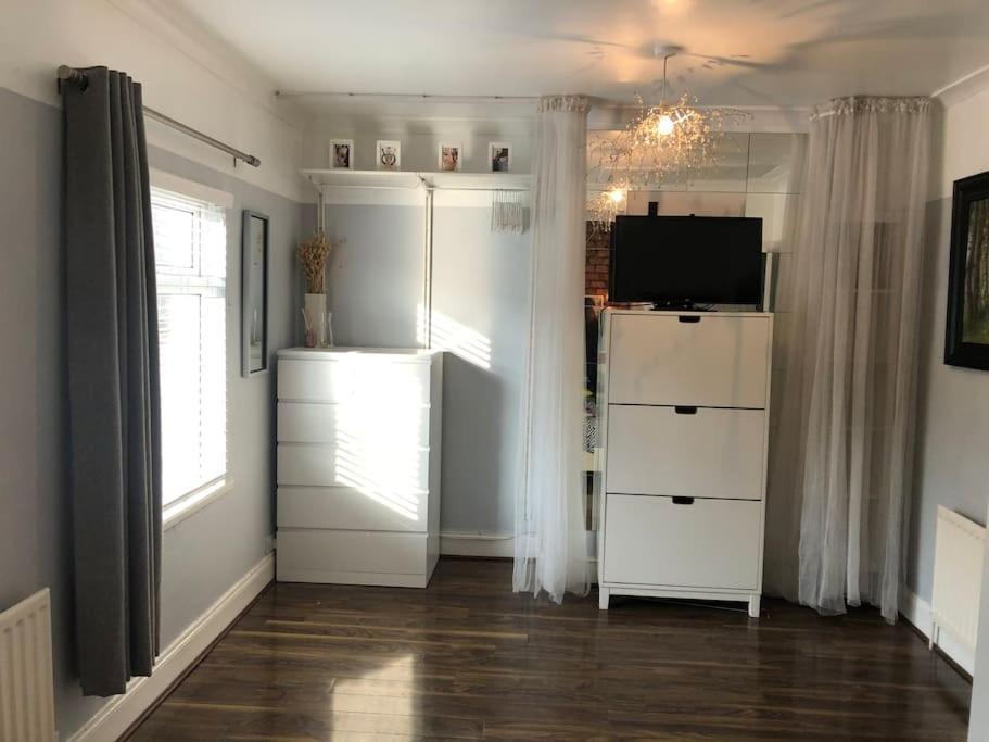Cosy Two Bed Terraced House 7Min Drive From City Belfast Eksteriør bilde