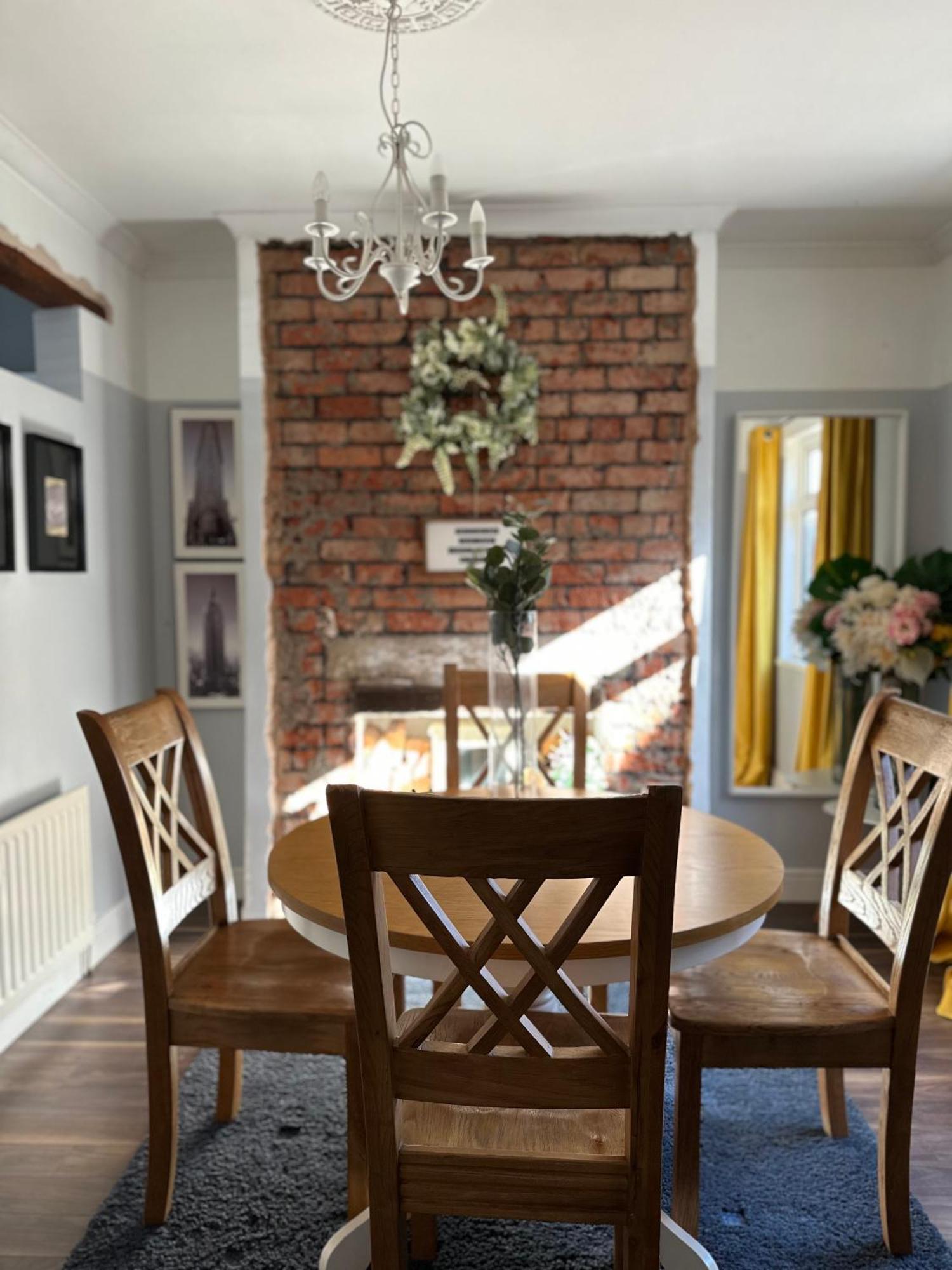 Cosy Two Bed Terraced House 7Min Drive From City Belfast Eksteriør bilde