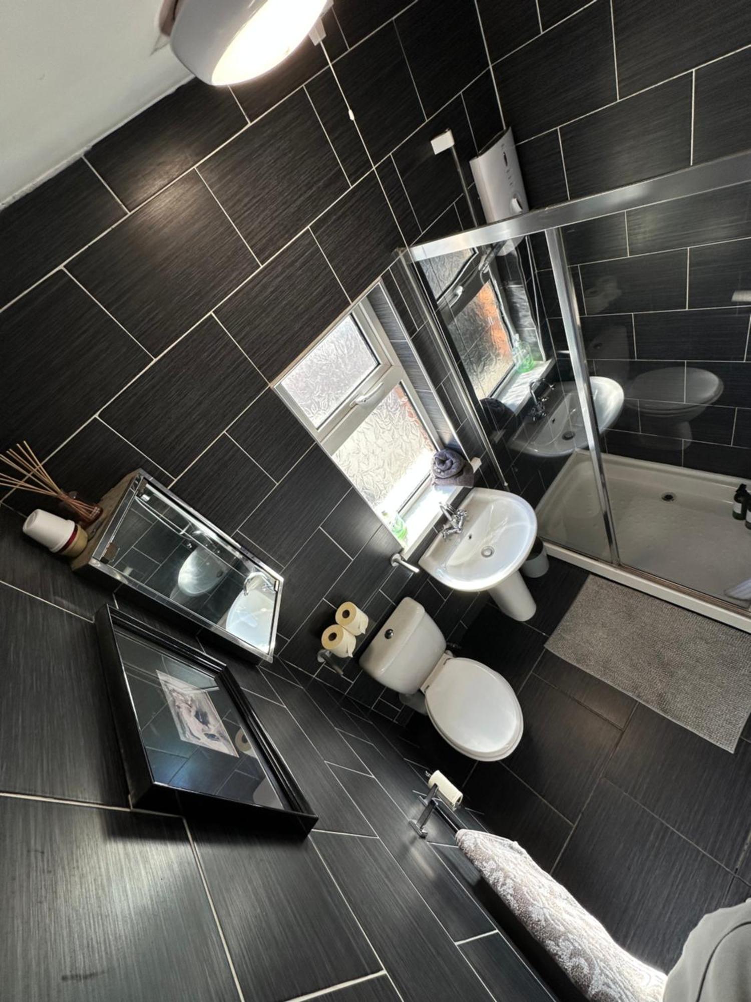 Cosy Two Bed Terraced House 7Min Drive From City Belfast Eksteriør bilde